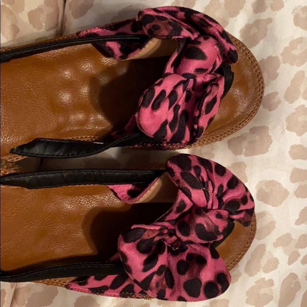 Fuchsia Leopard Slides! - Picture 2 of 3